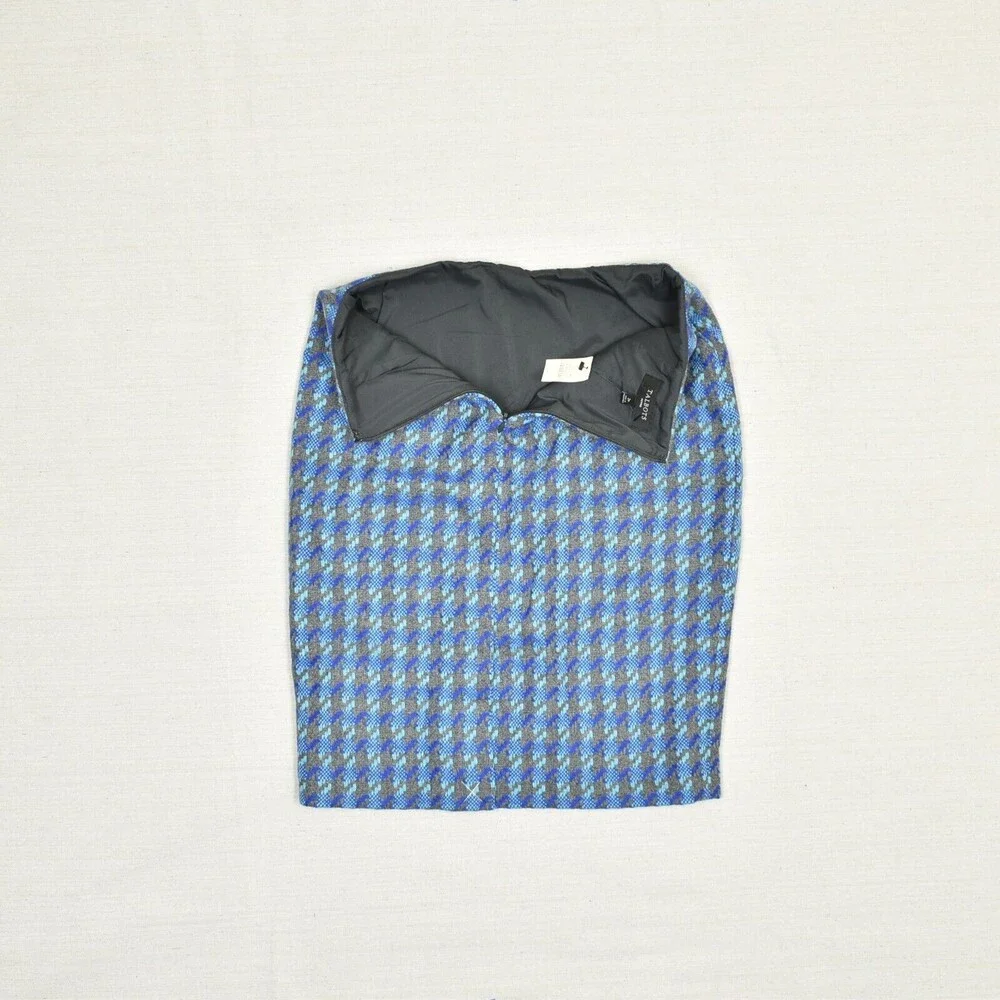 NEW Talbots Straight Skirt Polyester Multicolor Size 2P Geometric Knee Length